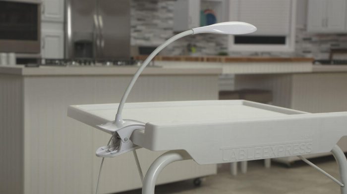 Lâmpada LED portátil com pescoço e braçadeira flexíveis 360o