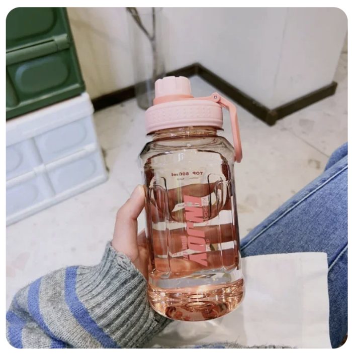 Garrafa plástica reutilizável 900ML